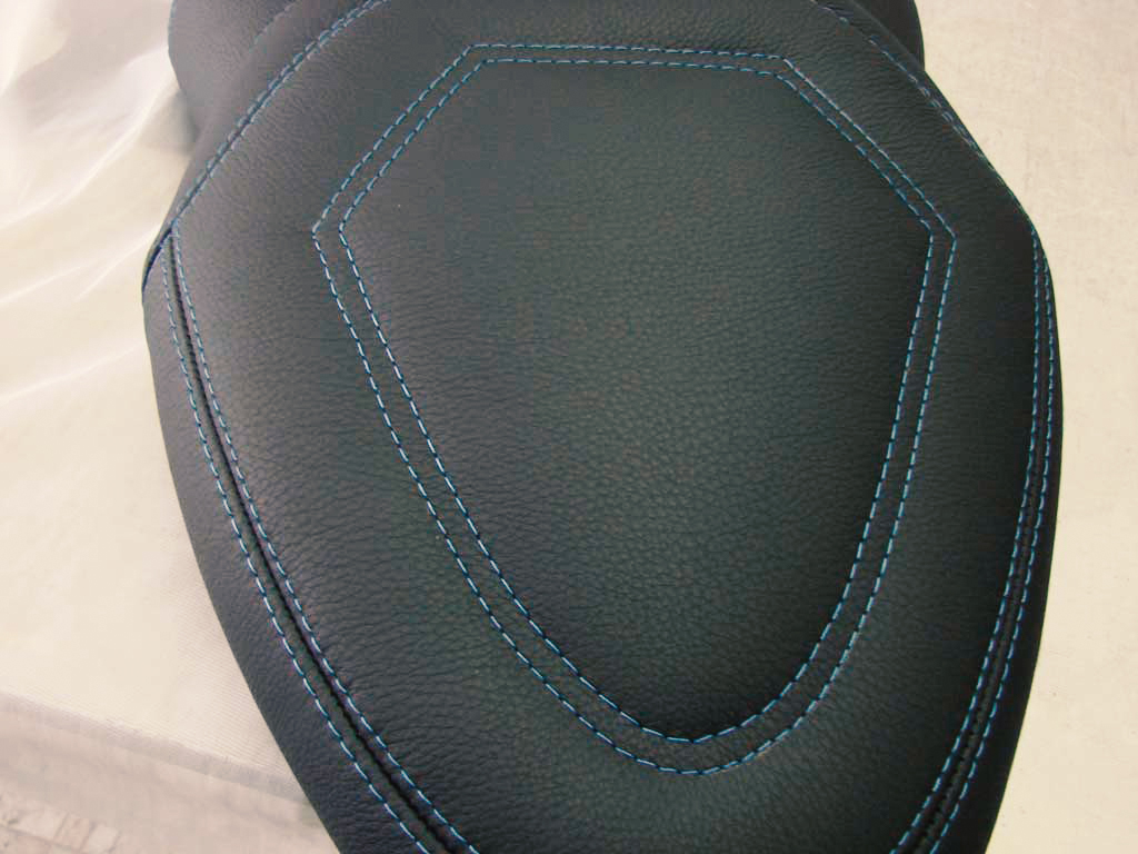 tapicerstwo samochodowe - kanapa motocykla oraz wzór